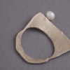 Flat ring with pearl