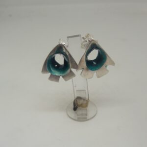 Earring with bleu enamel