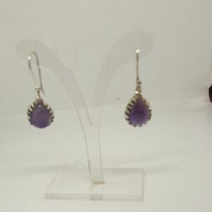 Earring with amethyst