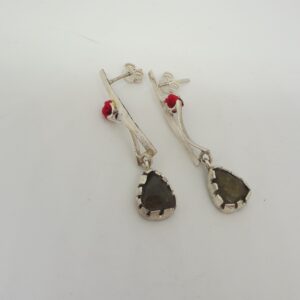 Earrings with a length of 4cm.