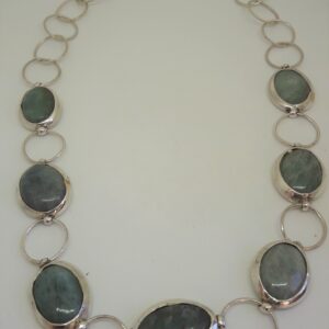Necklace with oval cabuson aquamarin